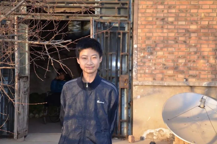 父亲重疾、母亲瘫痪, 五年前被清华录取的的“寒门状元”庞众望, 如今怎样了?