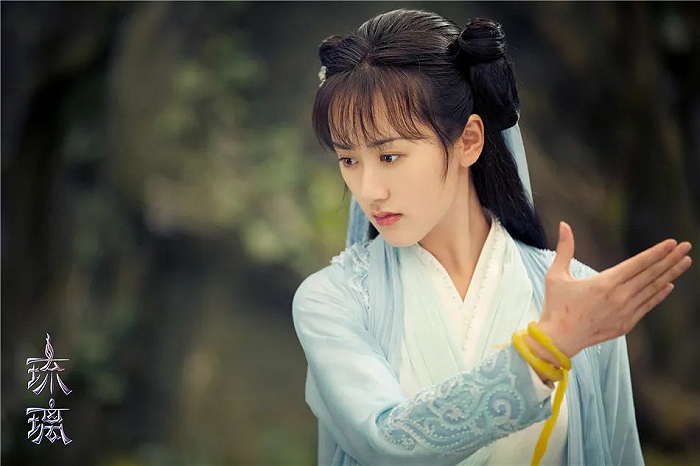 图片来源：上为《且试天下》中的赵露思，下 为《琉璃》袁冰妍