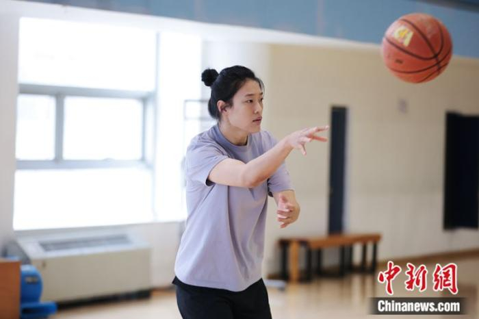 新任北京首钢女篮一队主帅张琳。图片来源：北京首钢篮球俱乐部