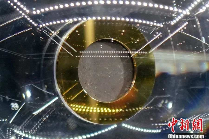 由嫦娥五號採集的月球樣品（月壤）