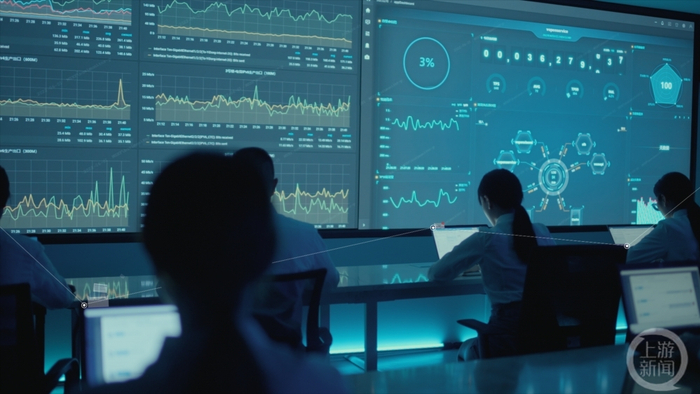 马上消费技术人员正在实时监测公司后台消费金融服务数据情况，并及时作出响应。马上消费供图