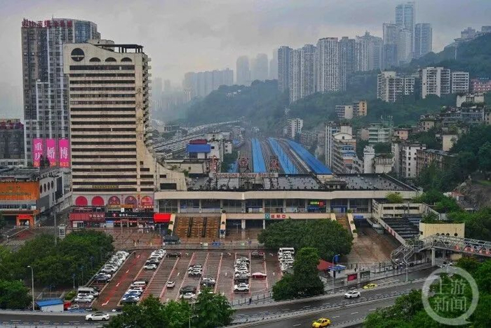 ▲俯瞰菜园坝火车站。摄影 包亮