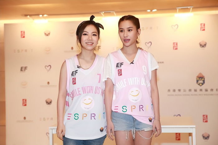 和富家千金何超莲同框,气质穿搭也都不输|t恤|何超莲|邓紫棋_新浪新闻