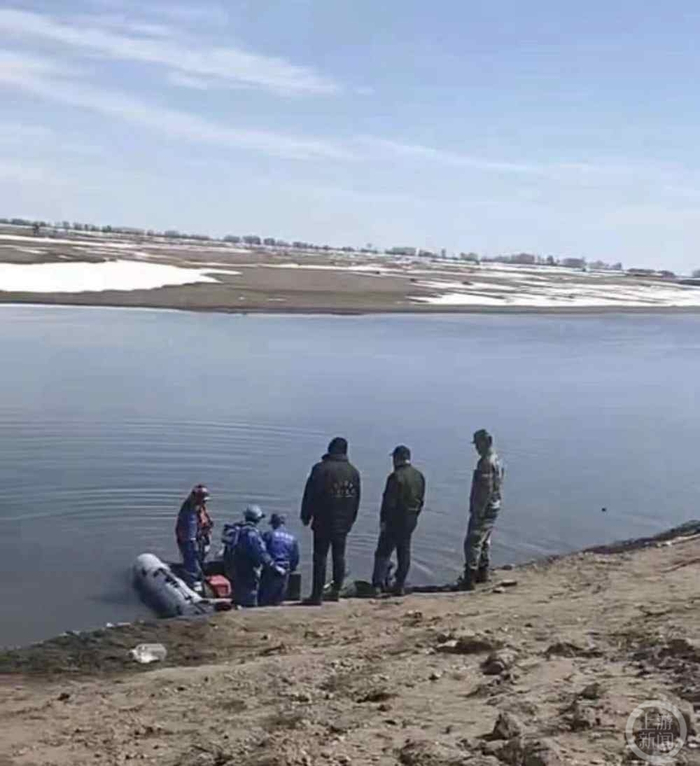 ▲赵兵坠河失踪后，当地政府组织打捞队搜寻。&nbsp; 图片来源/受访者供图