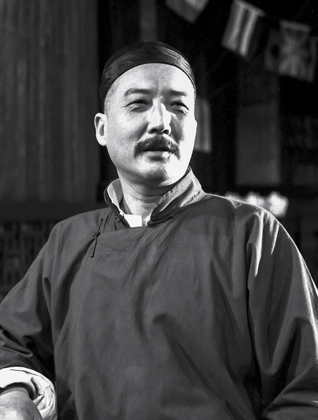 于是之饰演中年王利发，1979年。苏德新摄