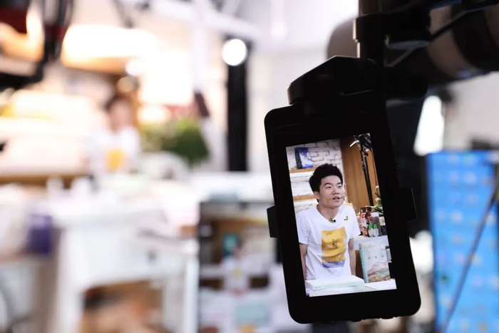 董宇辉在直播间 受访者供图