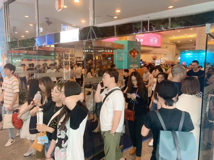 每逢上海国际电影节影城门庭若市。