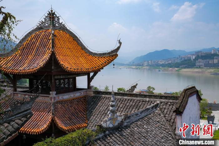 图为与云阳县城隔江相望的张飞庙。　何蓬磊 摄