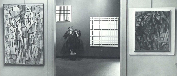 1953年，《桉树》（右一）在纽约悉尼詹尼斯画廊（Sidney Janis Gallery）展出的资料照片
