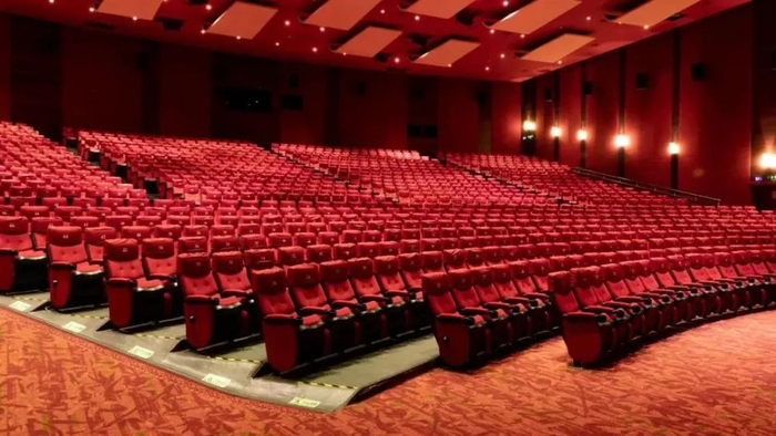 上海影城1号大厅，也称东方巨幕厅。