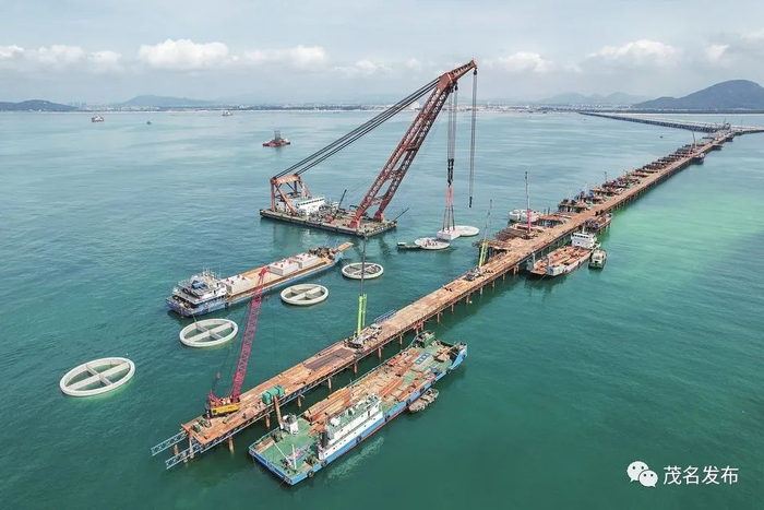 茂名港吉达港区东二港池1#、2#液体散货泊位工程。