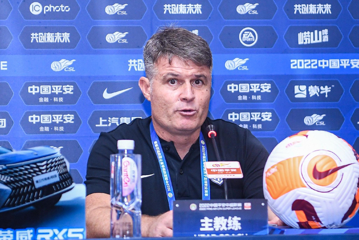 武汉三镇的西班牙教练佩德罗。