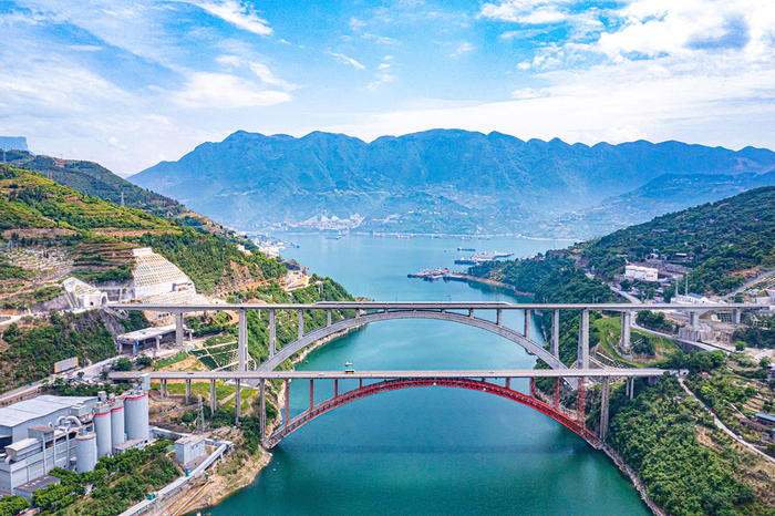 试验车通过郑渝高铁梅溪河大桥 - 李富彬/摄，国铁集团供图