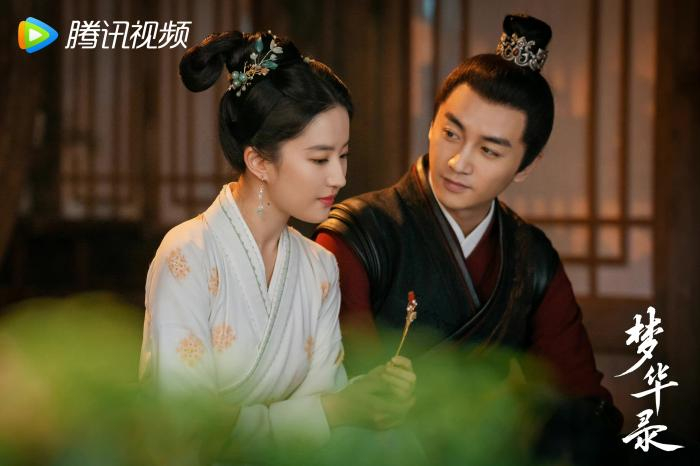 刘亦菲与陈晓。电视剧《梦华录》剧照