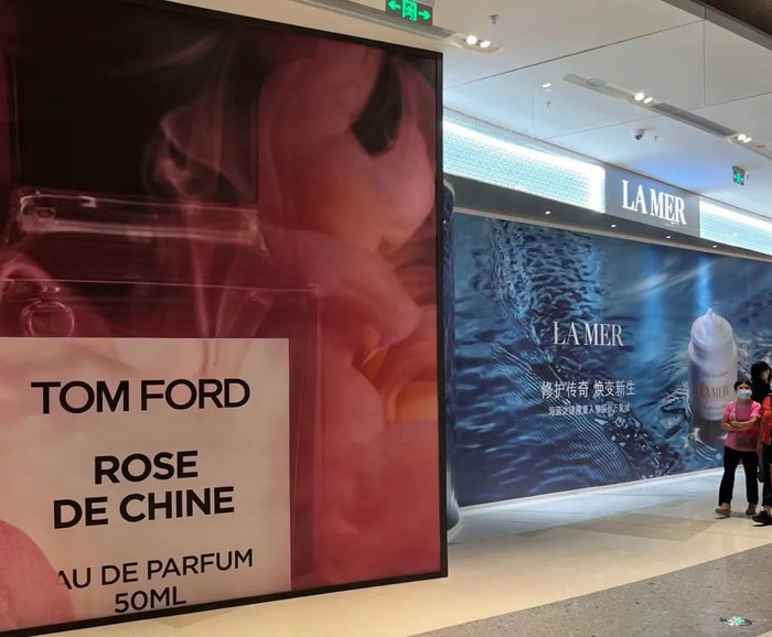 开业现场直击!福州万象城一楼LV、Gucci、Prada围挡,餐饮大排长龙......__财经头条__新浪财经