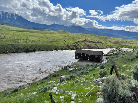这间屋子不久之后漂入水中