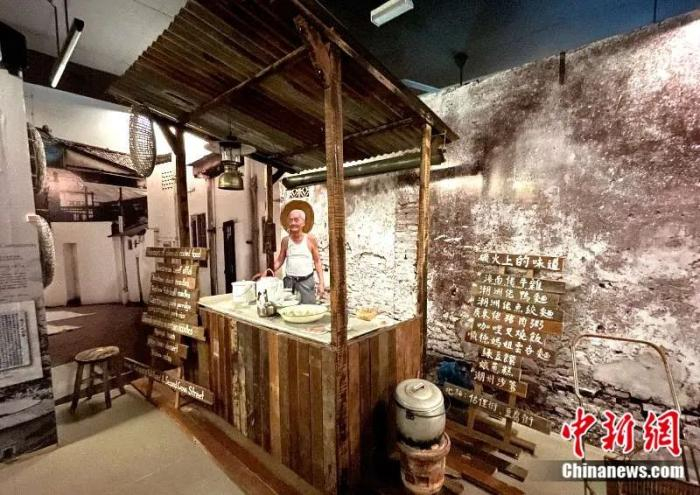 马六甲华人知名老街区和老店被复制进博物馆，留住可能消逝的文化记忆。中新社记者 陈悦 摄