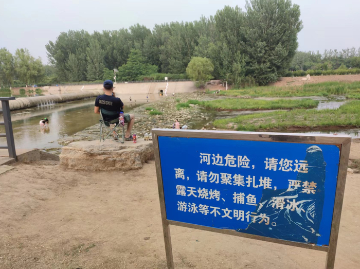小清河岸边警示牌