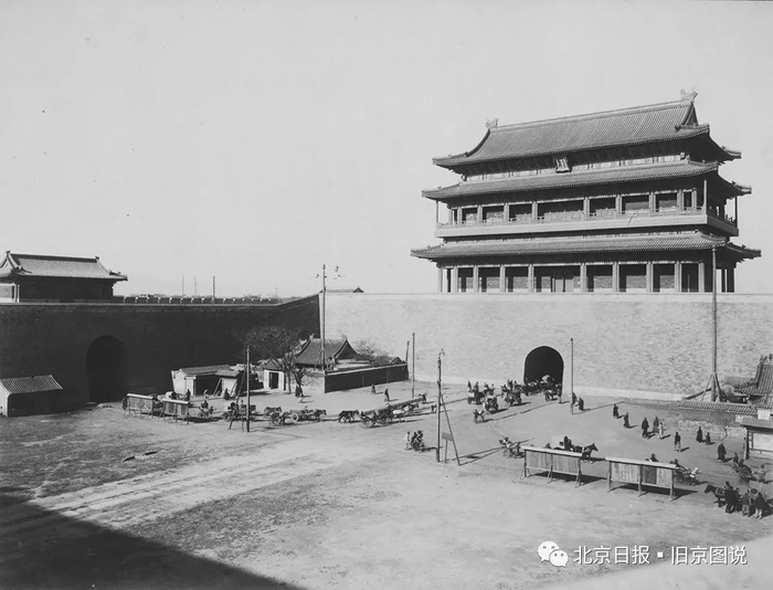 重建后的正阳门城楼（自南向北拍摄）。