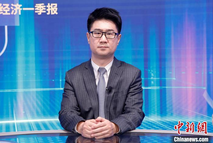 温彬参加“中新财经”访谈节目现场。 中新社记者 李骏 摄