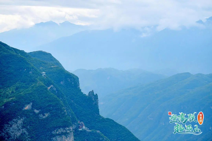 远眺巫山神女峰 李一鸣 摄