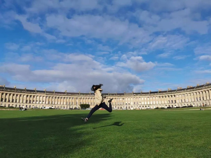 2021年10月，黄淑玲在英国巴斯游览。受访者供图