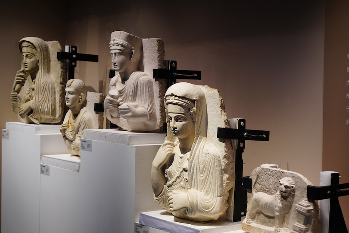 罗马时期 石灰石墓葬雕像