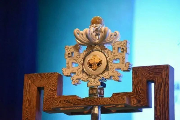 中山大学学术权杖。资料图