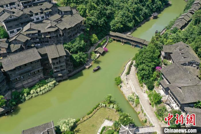 航拍贵州遵义乌江寨景区。　瞿宏伦 摄