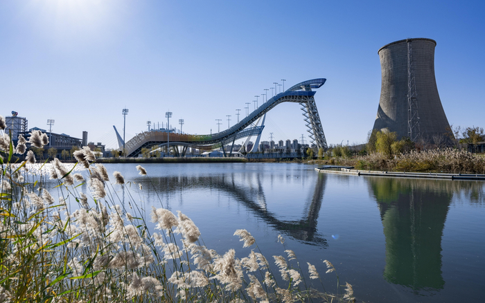 首钢滑雪大跳台设计灵感来源于古代敦煌壁画中的“飞天”。  新京报记者 陶冉 摄