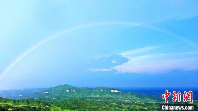 泸州之巅现双彩虹。 代建 摄 