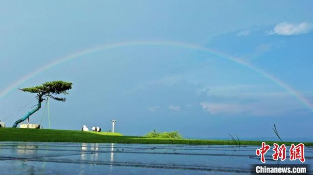泸州之巅现双彩虹。 代建 摄