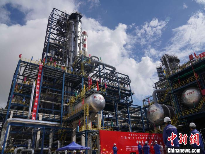 广东石化千万吨常减压装置。　高云龙 摄