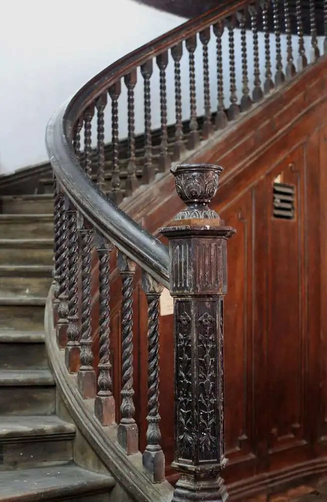 威海路590弄106支弄2号，精美的木制楼梯
