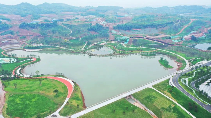 已竣工的凤栖湖水利及生态修复工程。雷键 摄