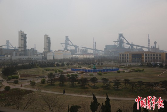     2019年4月10日，河北唐山曹妃甸工业区，首钢京唐公司。 中青报·中青网记者 曲俊燕/摄