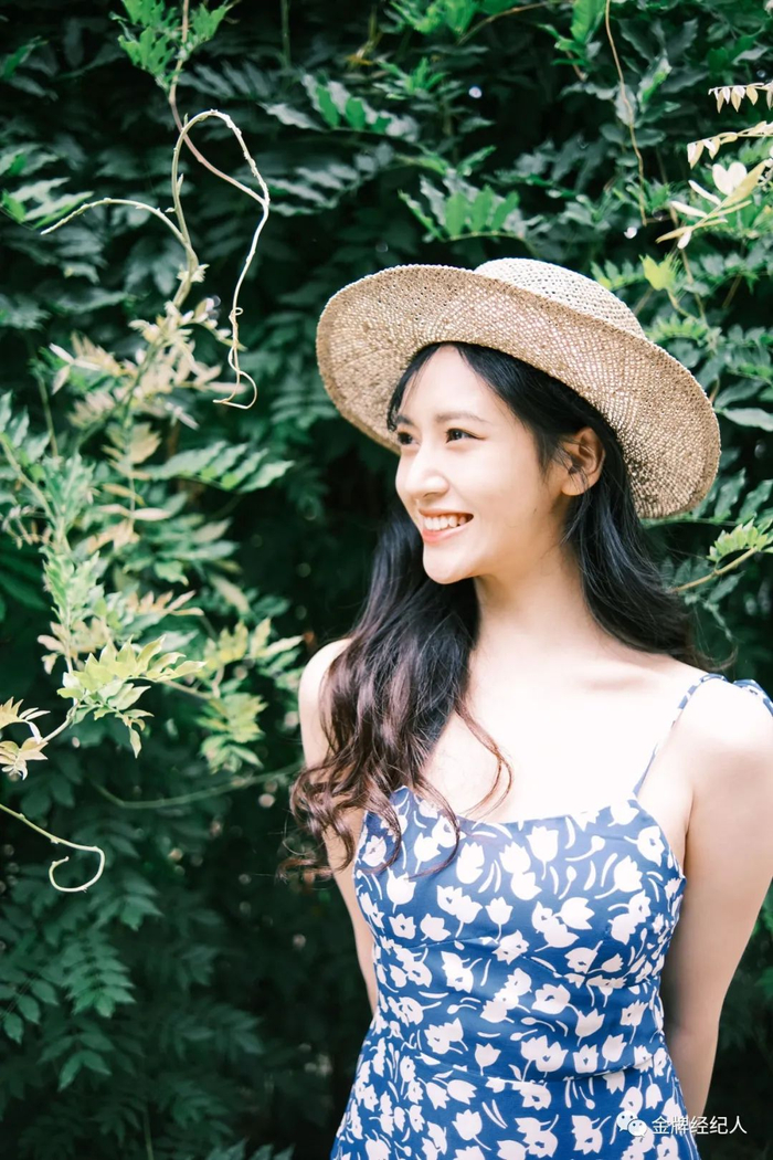 前不久,黄思瑞刚刚杀青了一部古装喜剧《我有一个