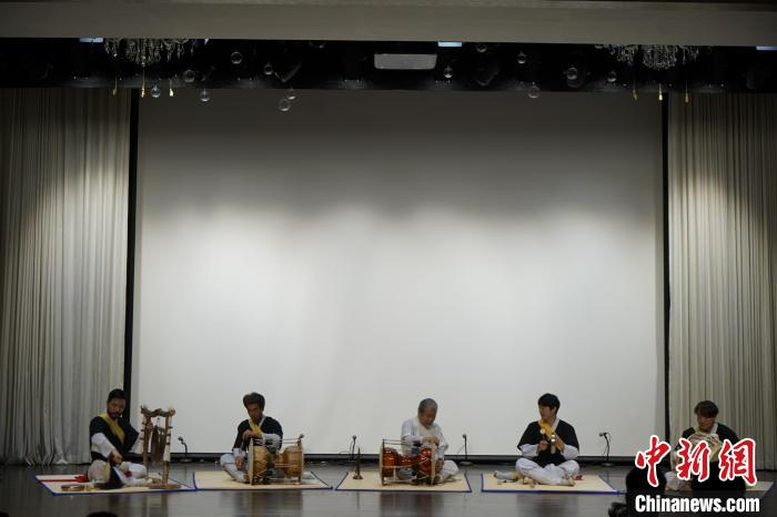 图为三清阁重开仪式上举行艺术表演。　刘旭 摄