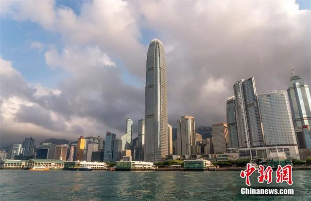 金融机构林立的香港中环。中新社记者 张炜 摄