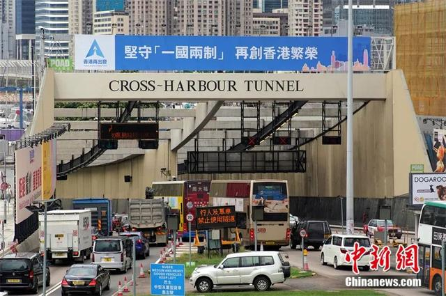 金融机构林立的香港中环。中新社记者 张炜 摄