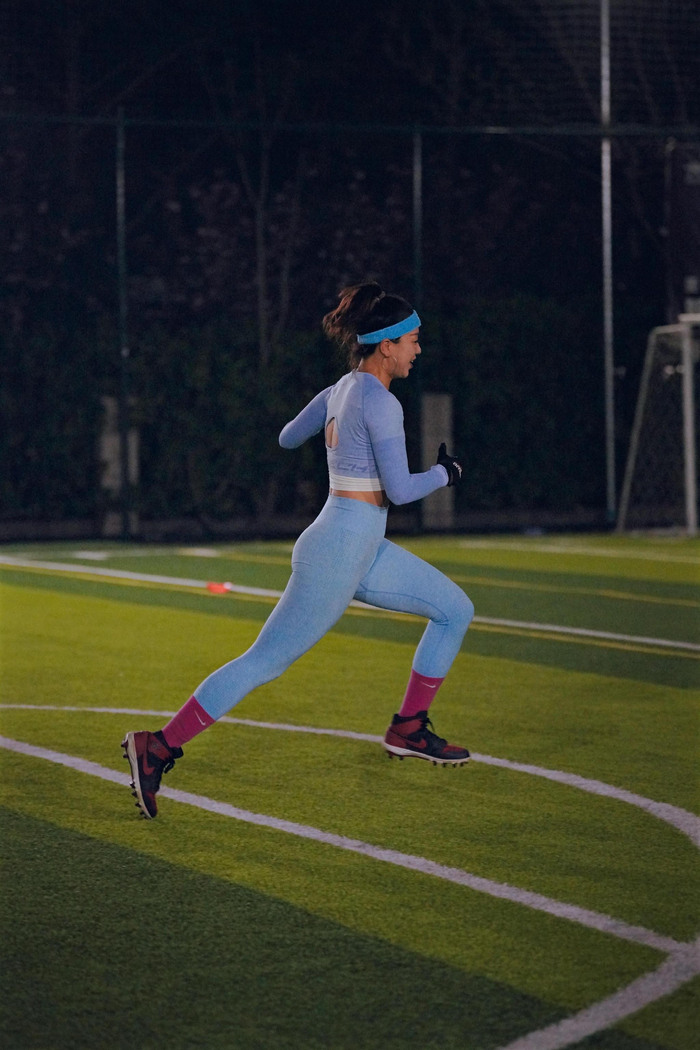 女性玩家穿压缩裤还是有一定道理的。  飞盘玩家供图