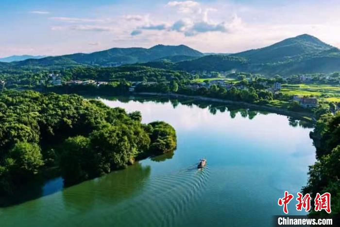 东安紫水国家湿地公园紫水河清水碧波。　  严洁 摄