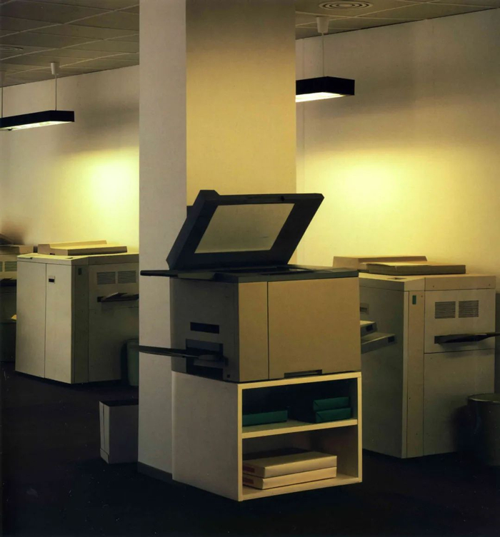 复印店，1999。托马斯·德曼作品