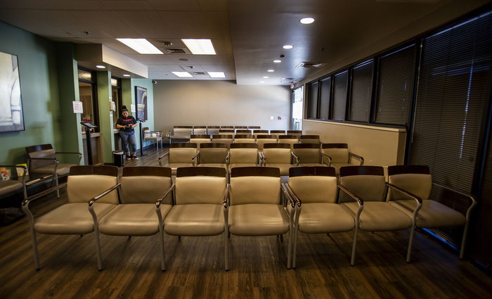 　当地时间2022年6月24日，美国得克萨斯州圣安东尼奥，阿拉莫妇女生殖服务中心的等候室是空的，就在一小时前，最高法院推翻了罗伊诉韦德案，阿拉莫妇女生殖服务中心关闭了堕胎服务。