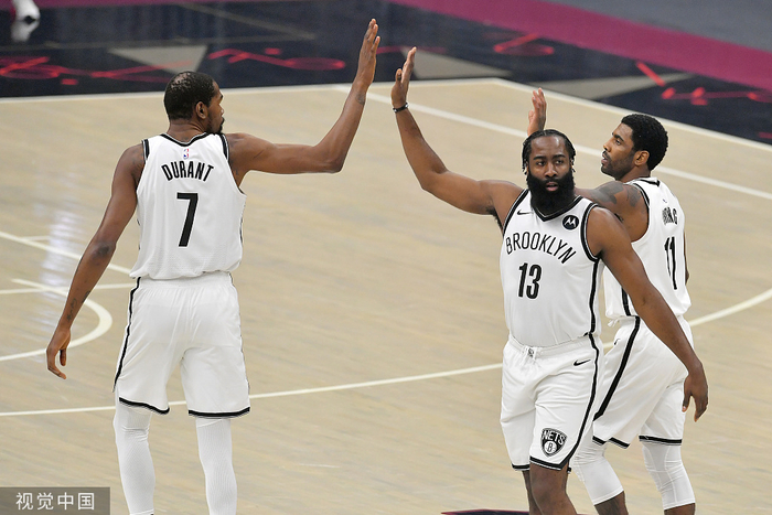 篮网三巨头上赛季就已分崩离析。