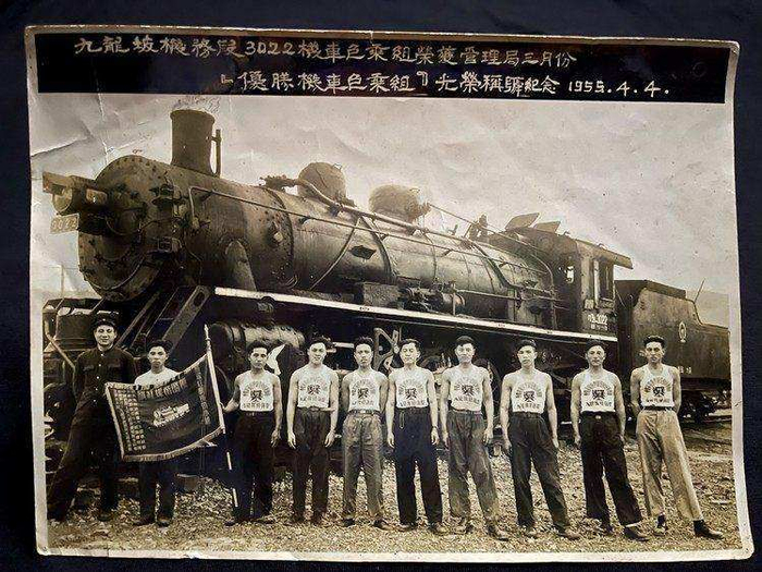 李鸿升（左一）（受访者供图）