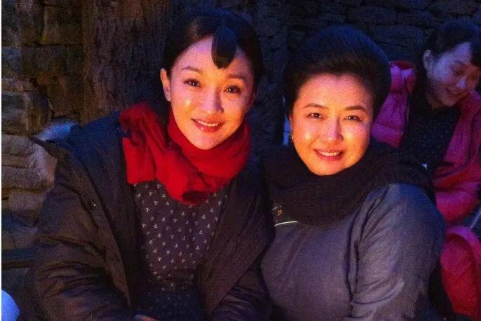 “内地王祖贤”王澜,因病身材大变样,与小三岁周迅合影像两辈人