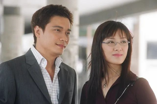 ▲港剧《流金岁月》中，罗嘉良（左）饰演丁善本一角。（右为向海岚）