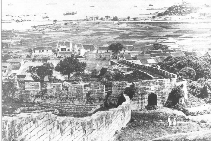 1910年的九龙寨城，城墙清晰可见