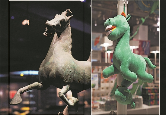 铜奔马毛绒玩具与馆藏铜奔马对比，毛绒玩具更加可爱。张铁梁 摄/视觉中国